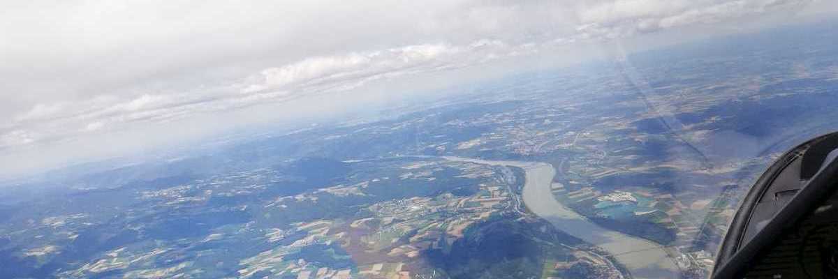 Flugwegposition um 12:03:49: Aufgenommen in der Nähe von Gemeinde Marbach an der Donau, Marbach an der Donau, Österreich in 2172 Meter